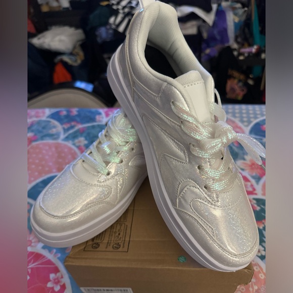 *NIB* SHEIN Pearl White Hologram Sneakers Size 41 - Picture 8 of 8